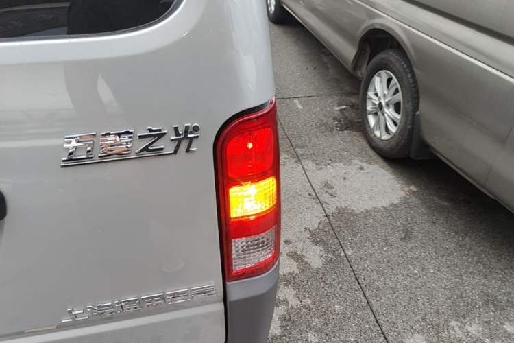 Used Wuling Zhiguang 2023 1.5L Practical Version 5/7 Seats Right Rear Taillight