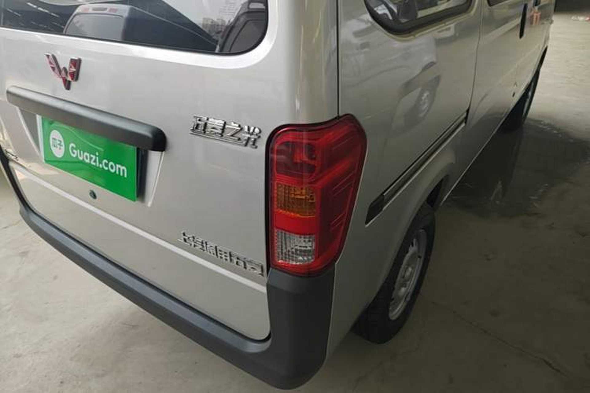 Used Wuling Zhiguang 2023 1.5L Practical Version 5/7 Seats Right Rear Taillight
