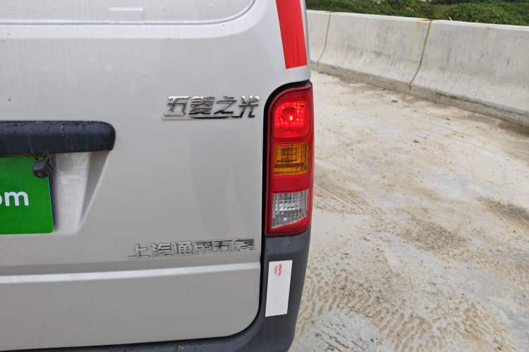 Used Wuling Zhiguang 2023 1.5L Utility Version with Enclosed Windows 2 Seats Right Rear Taillight