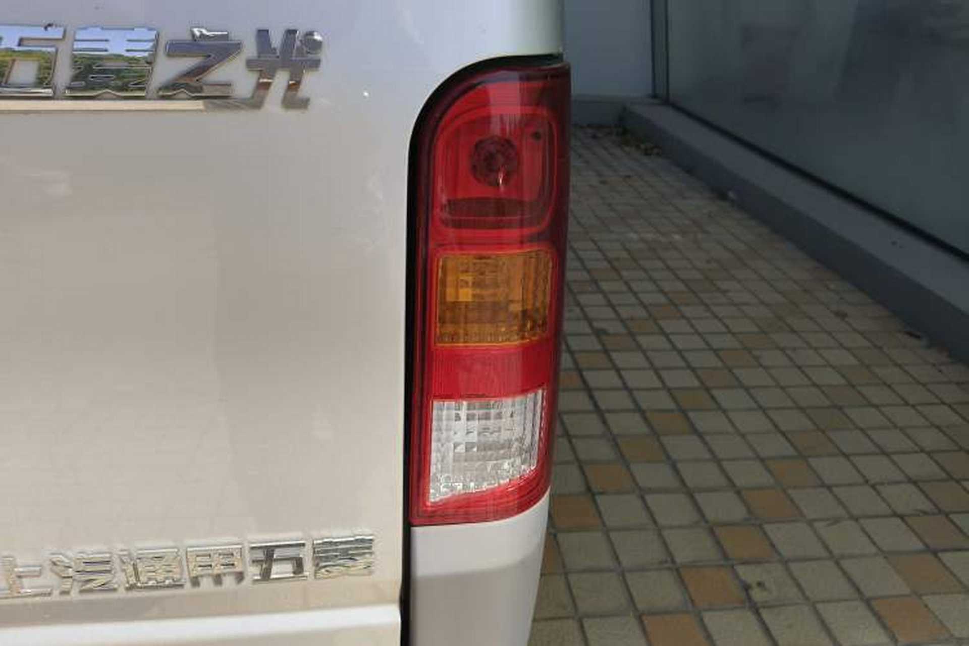 Used Wuling Zhiguang 2023 1.5L Practical Version 5/7 Seats Right Rear Taillight