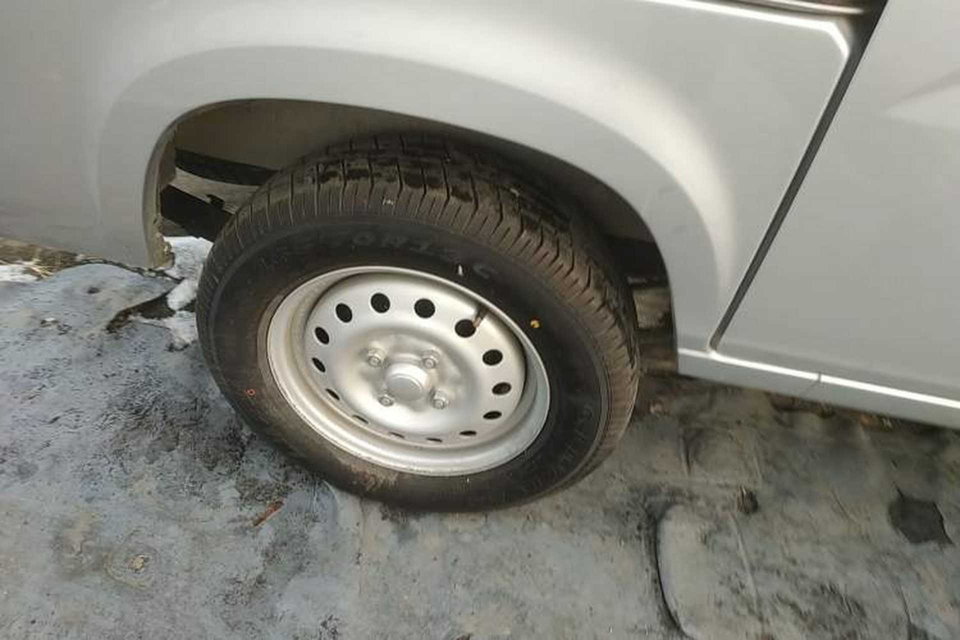 Used Wuling Zhiguang 2023 1.5L Practical Version 5/7 Seats Right Rear Wheel Hub