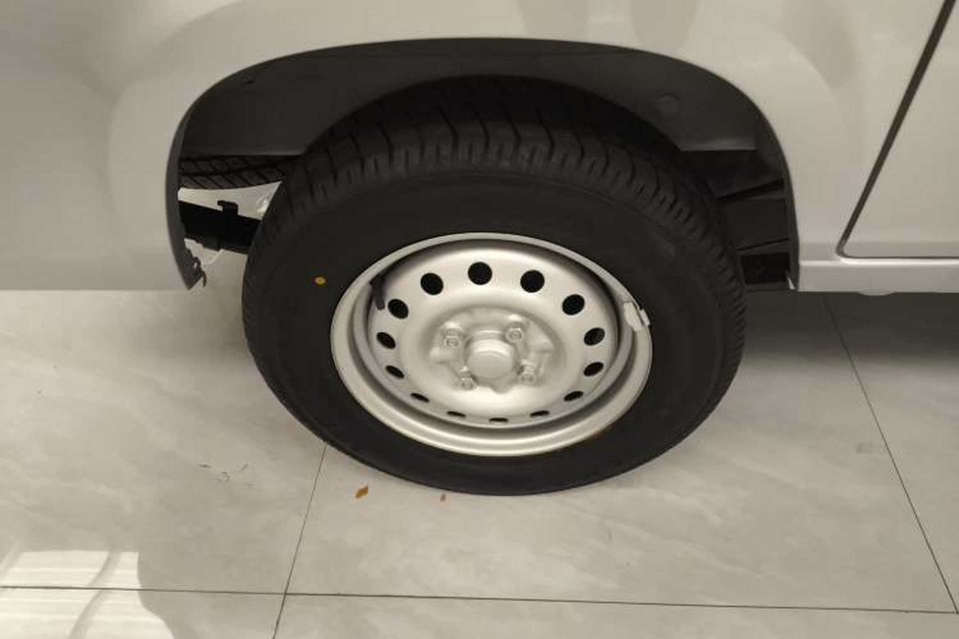 Used Wuling Zhiguang 2023 1.5L Practical Version 5/7 Seats Right Rear Wheel Hub
