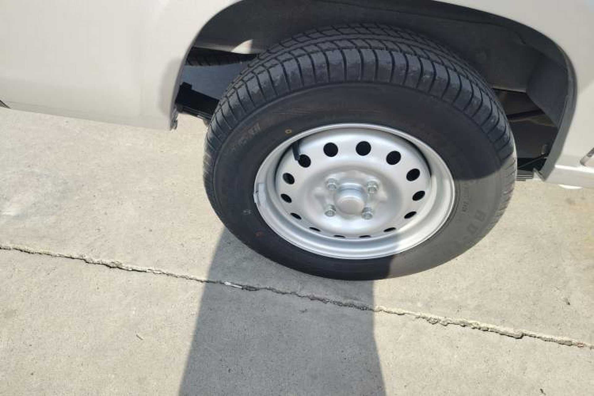 Used Wuling Zhiguang 2023 1.5L Practical Version 5/7 Seats Right Rear Wheel Hub