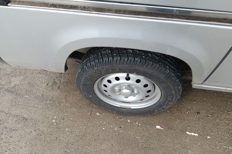 Used Wuling Zhiguang 2023 1.5L Practical Version 5/7 Seats Right Rear Wheel Hub