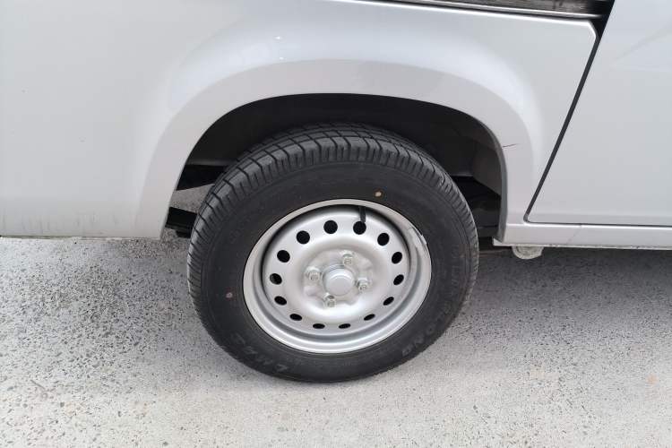 Used Wuling Zhiguang 2023 1.5L Practical Version 5/7 Seats Right Rear Wheel Hub