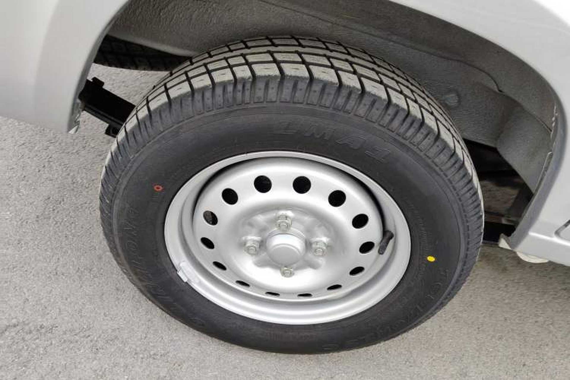 Used Wuling Zhiguang 2023 1.5L Practical Version 5/7 Seats Right Rear Wheel Hub