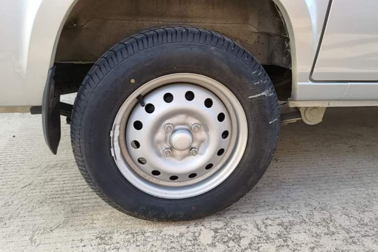 Used Wuling Zhiguang 2023 1.5L Practical Version 5/7 Seats Right Rear Wheel Hub