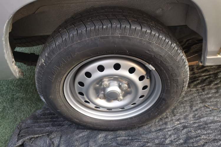 Used Wuling Zhiguang 2023 1.5L Practical Version 5/7 Seats Right Rear Wheel Hub