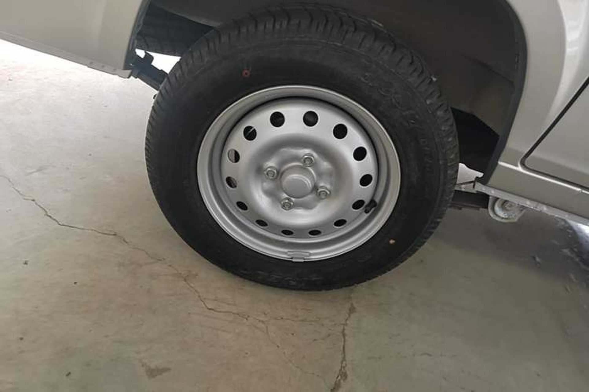 Used Wuling Zhiguang 2023 1.5L Practical Version 5/7 Seats Right Rear Wheel Hub