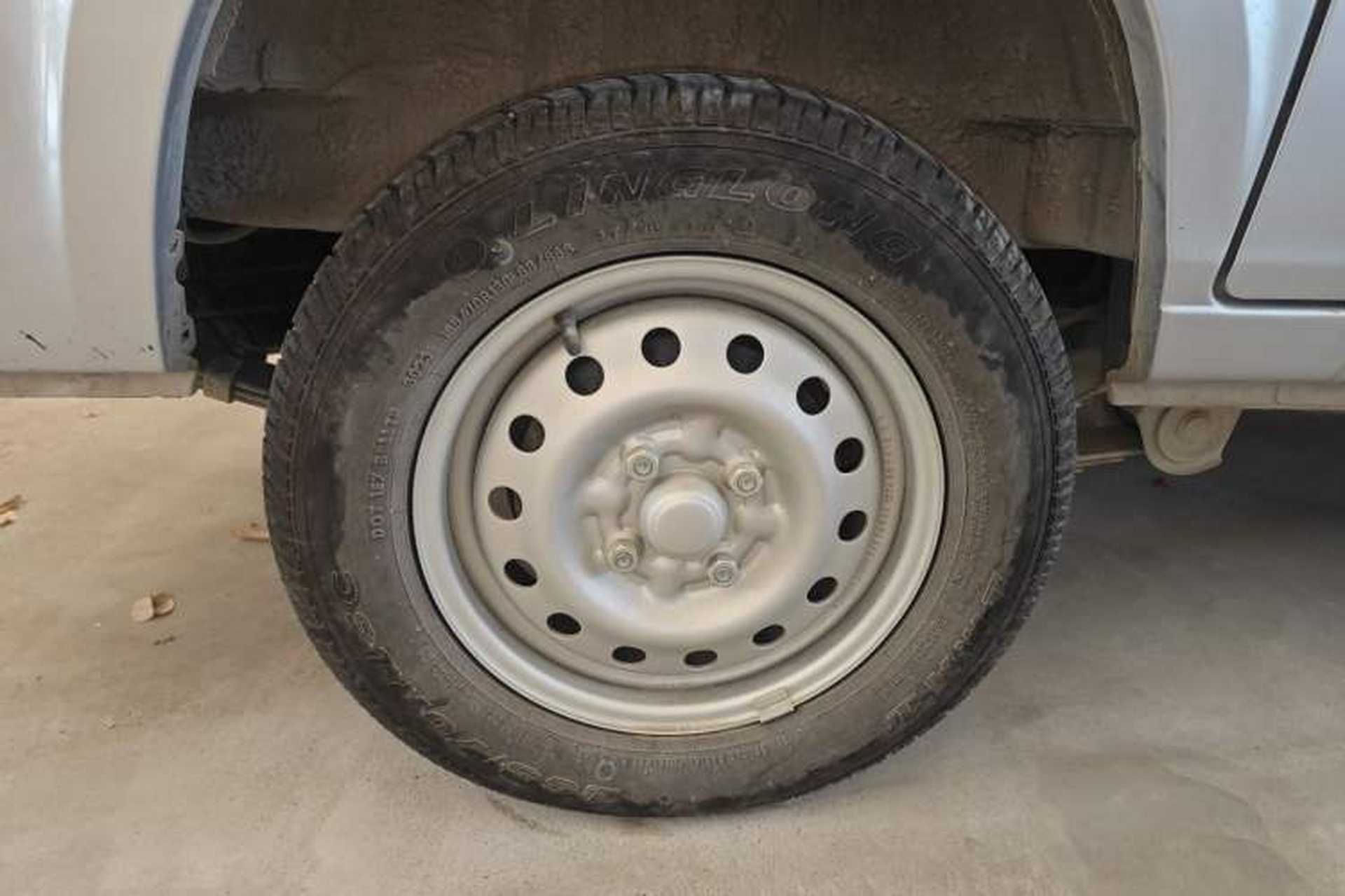 Used Wuling Zhiguang 2023 1.5L Practical Version 5/7 Seats Right Rear Wheel Hub