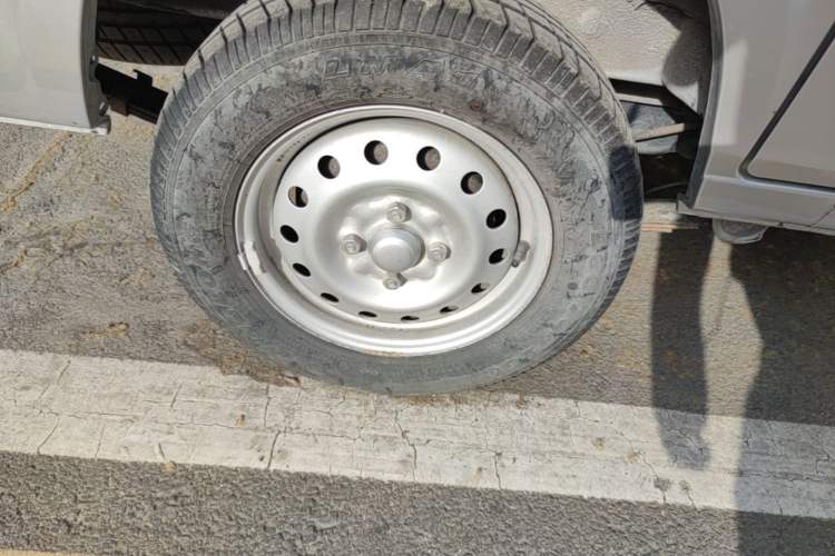 Used Wuling Zhiguang 2023 1.5L Practical Version 5/7 Seats Right Rear Wheel Hub