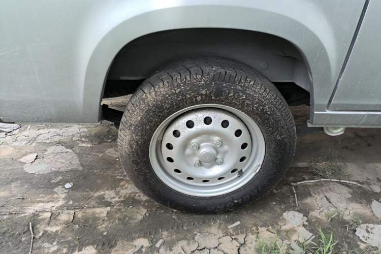 Used Wuling Zhiguang 2023 1.5L Practical Version 5/7 Seats Right Rear Wheel Hub