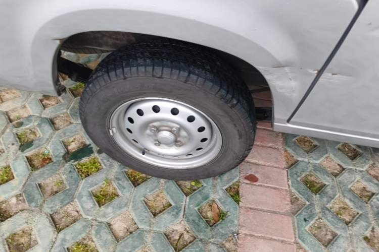 Used Wuling Zhiguang 2023 1.5L Practical Version 5/7 Seats Right Rear Wheel Hub