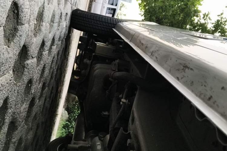 Used Wuling Zhiguang 2023 1.5L Practical Version 5/7 Seats Right Side Sill