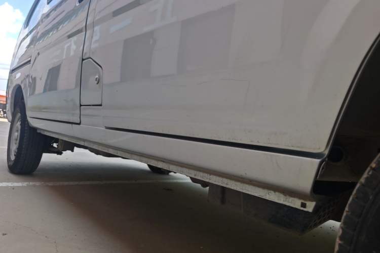 Used Wuling Zhiguang 2023 1.5L Practical Version 5/7 Seats Right Side Sill