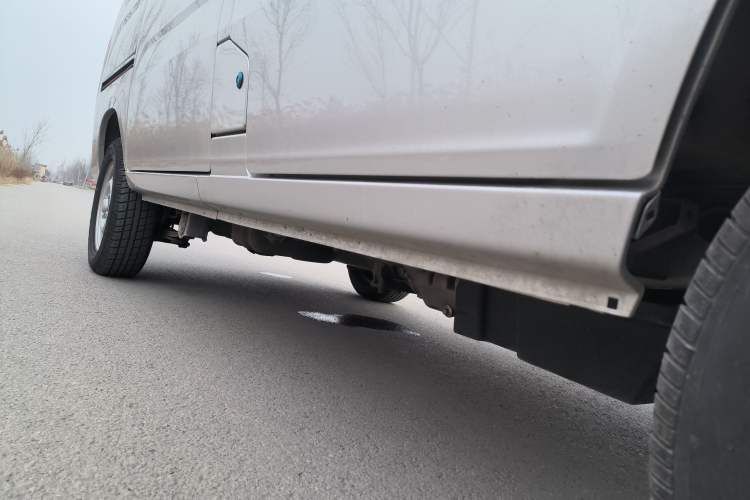 Used Wuling Zhiguang 2023 1.5L Practical Version 5/7 Seats Right Side Sill