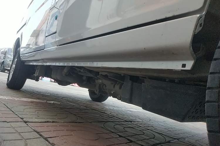Used Wuling Zhiguang 2023 1.5L Practical Version 5/7 Seats Right Side Sill