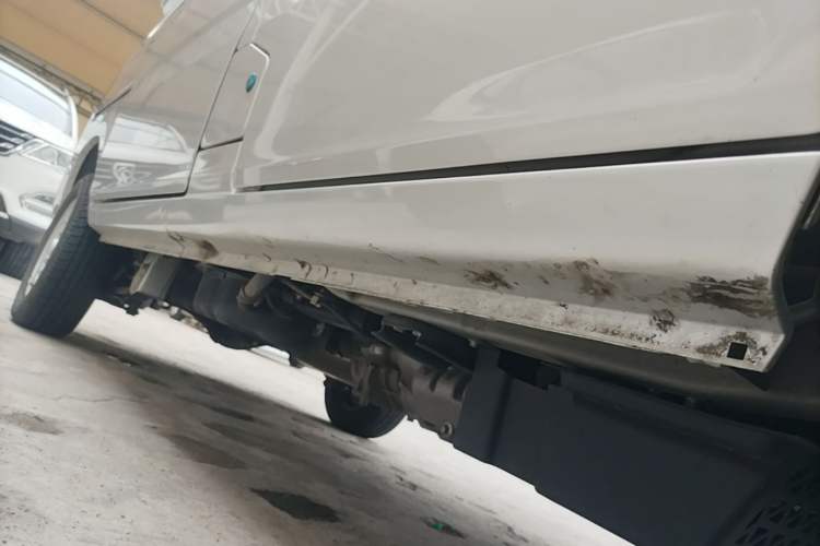 Used Wuling Zhiguang 2023 1.5L Practical Version 5/7 Seats Right Side Sill