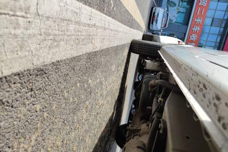 Used Wuling Zhiguang 2023 1.5L Practical Version 5/7 Seats Right Side Sill