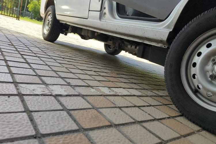 Used Wuling Zhiguang 2023 1.5L Practical Version 5/7 Seats Right Side Sill