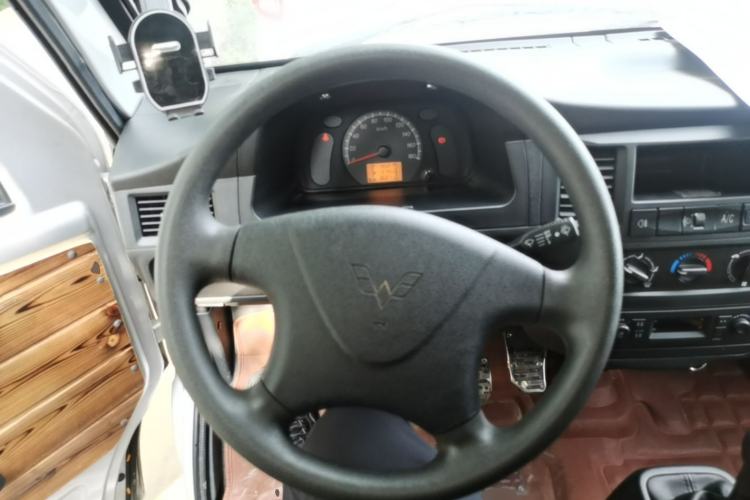 Used Wuling Zhiguang 2023 1.5L Practical Version 5/7 Seats Steering Wheel