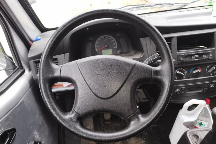 Used Wuling Zhiguang 2023 1.5L Practical Version 5/7 Seats Steering Wheel