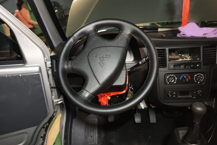 Used Wuling Zhiguang 2023 1.5L Practical Version 5/7 Seats Steering Wheel
