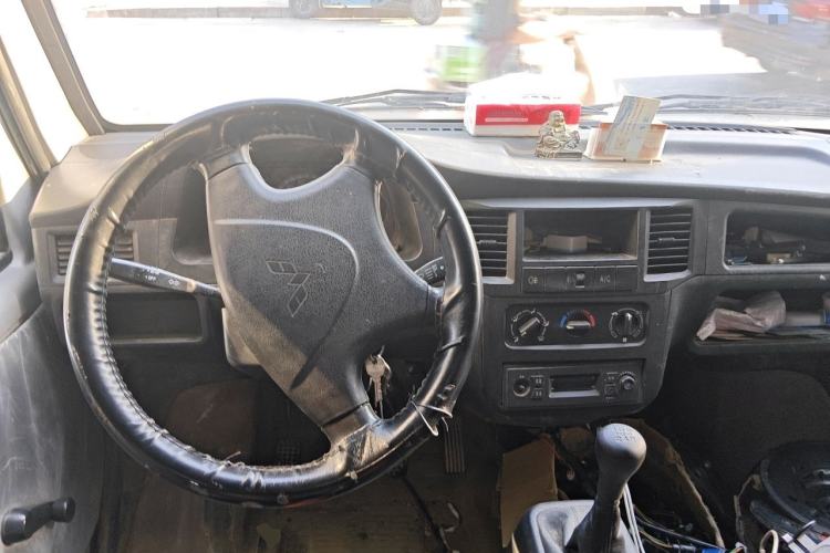 Used Wuling Zhiguang 2023 1.5L Utility Version with Enclosed Windows 2 Seats Steering Wheel