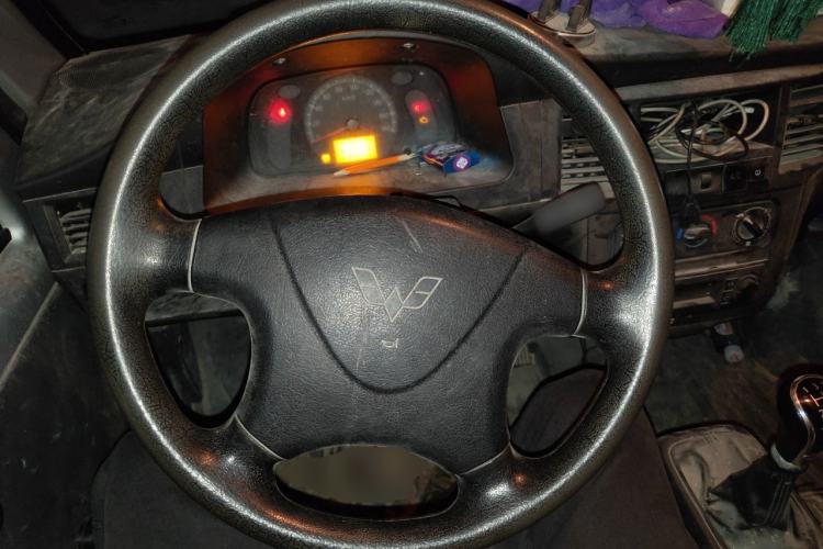 Used Wuling Zhiguang 2023 1.5L Practical Version 5/7 Seats Steering Wheel