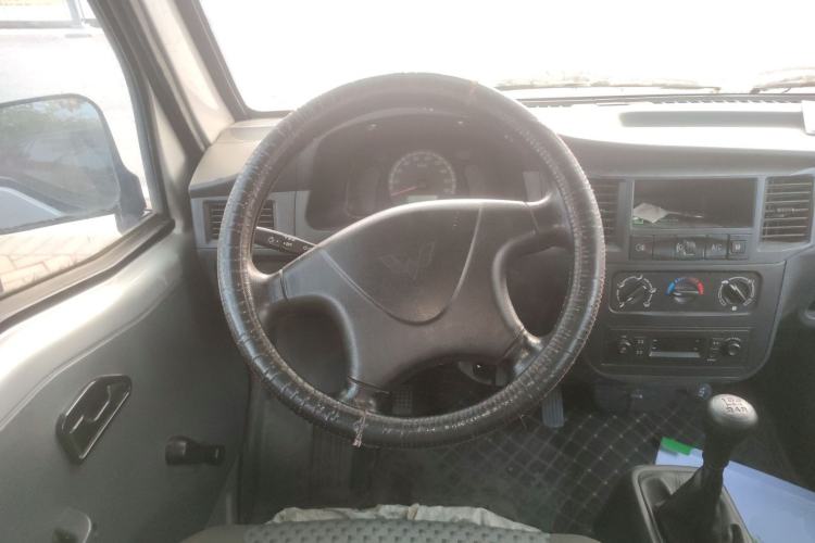 Used Wuling Zhiguang 2023 1.5L Practical Version 5/7 Seats Steering Wheel
