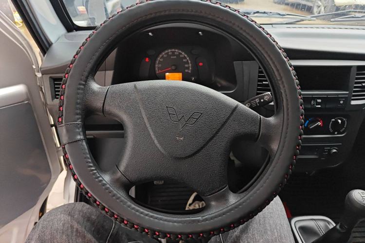 Used Wuling Zhiguang 2023 1.5L Practical Version 5/7 Seats Steering Wheel