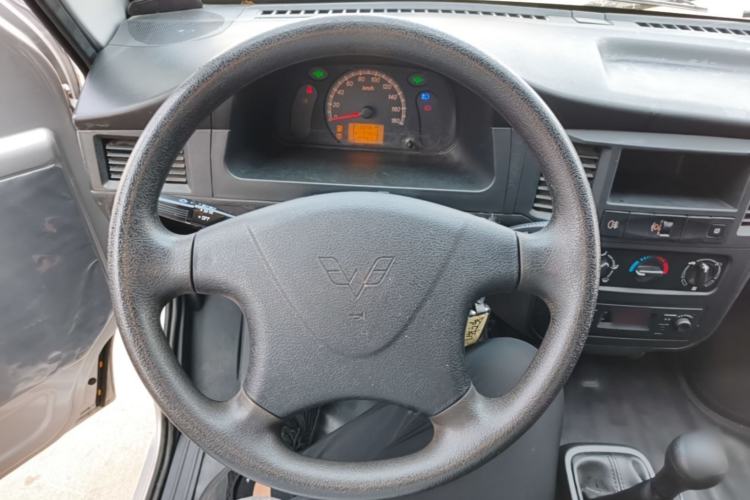 Used Wuling Zhiguang 2023 1.5L Practical Version 5/7 Seats Steering Wheel