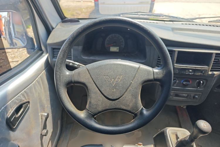 Used Wuling Zhiguang 2023 1.5L Practical Version 5/7 Seats Steering Wheel