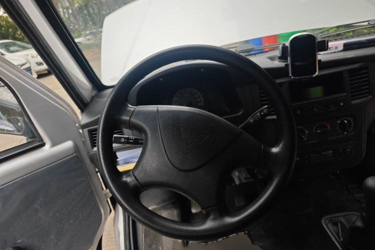 Used Wuling Zhiguang 2023 1.5L Practical Version 5/7 Seats Steering Wheel