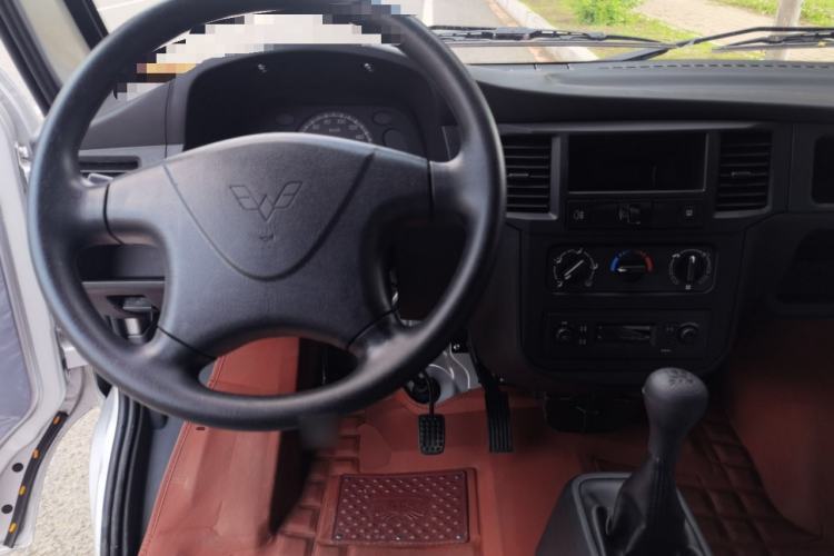 Used Wuling Zhiguang 2023 1.5L Practical Version 5/7 Seats Steering Wheel
