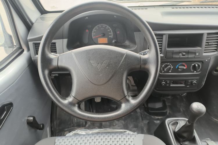 Used Wuling Zhiguang 2023 1.5L Practical Version 5/7 Seats Steering Wheel