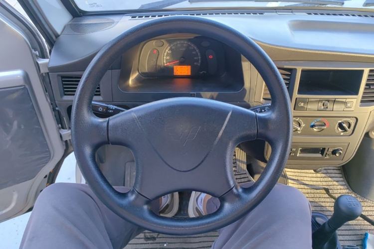 Used Wuling Zhiguang 2023 1.5L Practical Version 5/7 Seats Steering Wheel