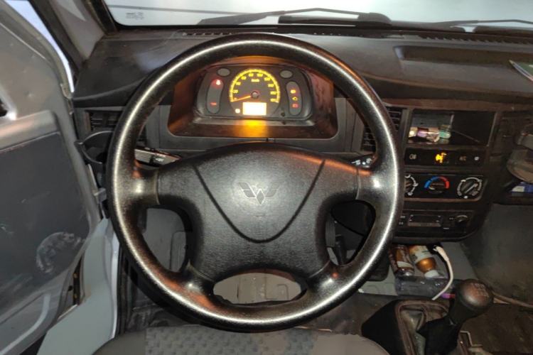 Used Wuling Zhiguang 2023 1.5L Practical Version 5/7 Seats Steering Wheel