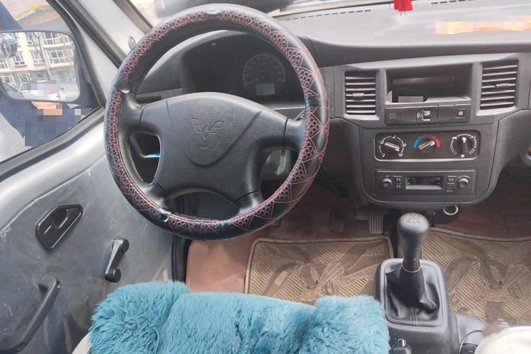 Used Wuling Zhiguang 2023 1.5L Practical Version 5/7 Seats Steering Wheel