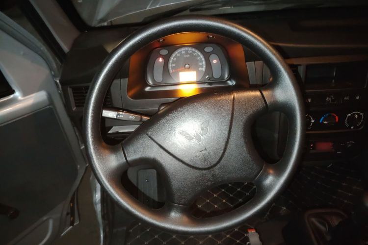 Used Wuling Zhiguang 2023 1.5L Practical Version 5/7 Seats Steering Wheel