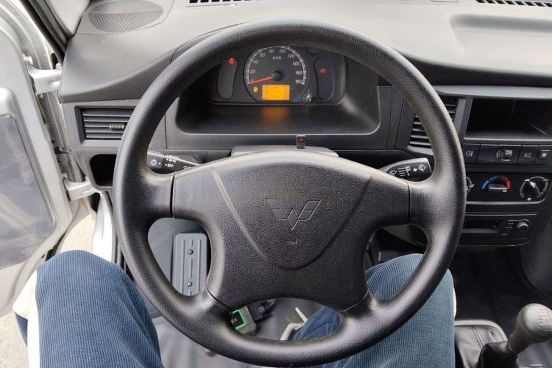 Used Wuling Zhiguang 2023 1.5L Practical Version 5/7 Seats Steering Wheel