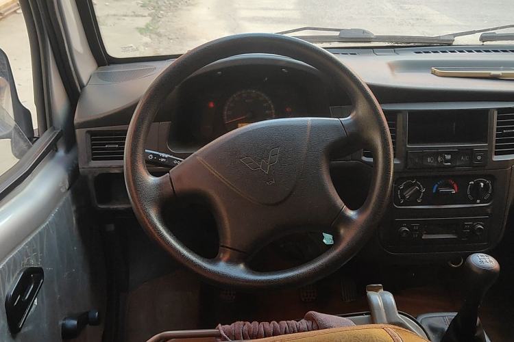 Used Wuling Zhiguang 2023 1.5L Practical Version 5/7 Seats Steering Wheel