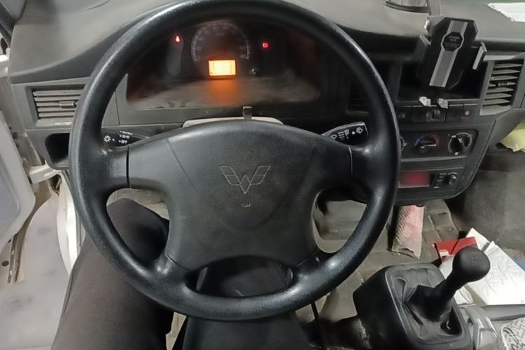 Used Wuling Zhiguang 2023 1.5L Practical Version 5/7 Seats Steering Wheel