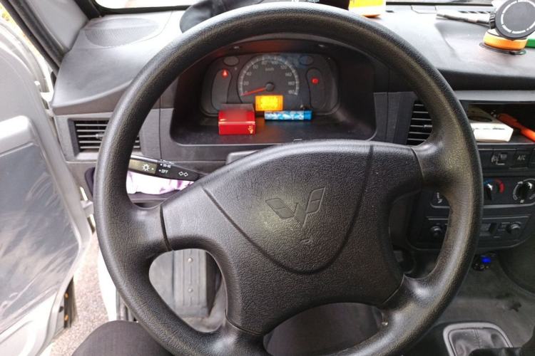 Used Wuling Zhiguang 2023 1.5L Practical Version 5/7 Seats Steering Wheel