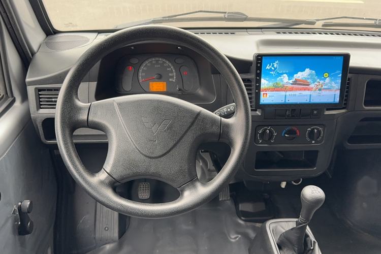 Used Wuling Zhiguang 2023 1.5L Practical Version 5/7 Seats Steering Wheel