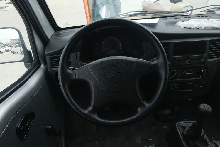Used Wuling Zhiguang 2023 1.5L Practical Version 5/7 Seats Steering Wheel