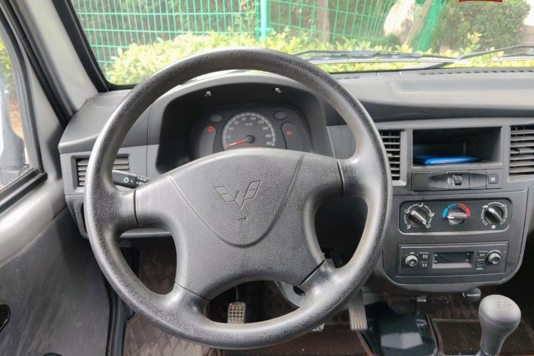 Used Wuling Zhiguang 2023 1.5L Practical Version 5/7 Seats Steering Wheel