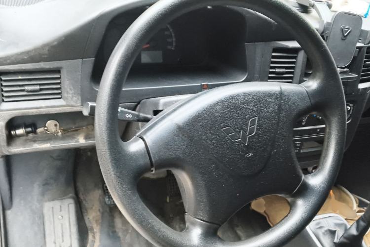 Used Wuling Zhiguang 2023 1.5L Utility Version with Enclosed Windows 2 Seats Steering Wheel
