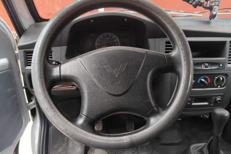 Used Wuling Zhiguang 2023 1.5L Practical Version 5/7 Seats Steering Wheel