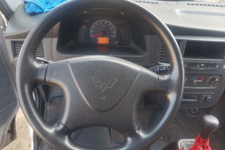 Used Wuling Zhiguang 2023 1.5L Practical Version 5/7 Seats Steering Wheel